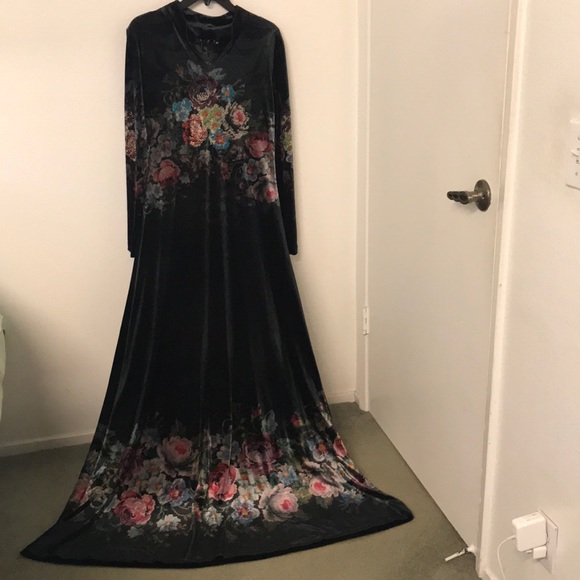 Velvet long sleeve floral maxi dress - Picture 4 of 8